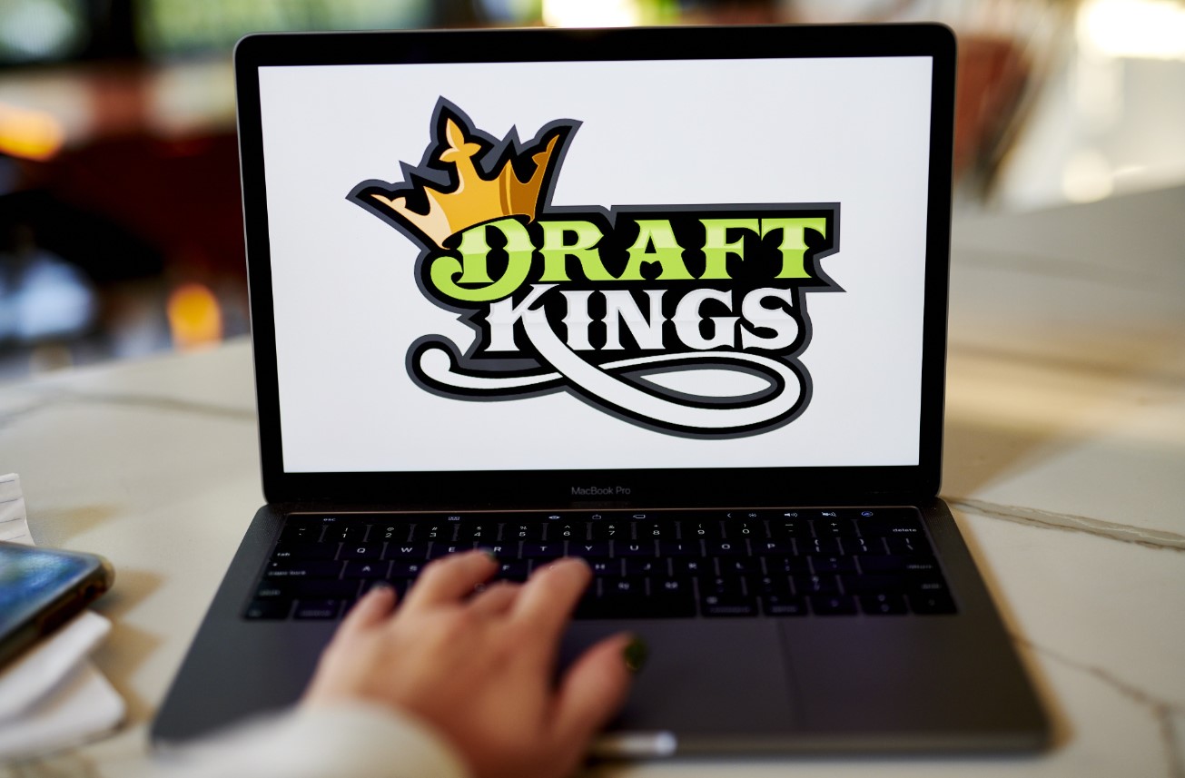 DRAFTKINGS TO ACQUIRE GOLDEN NUGGET ONLINE GAMING
